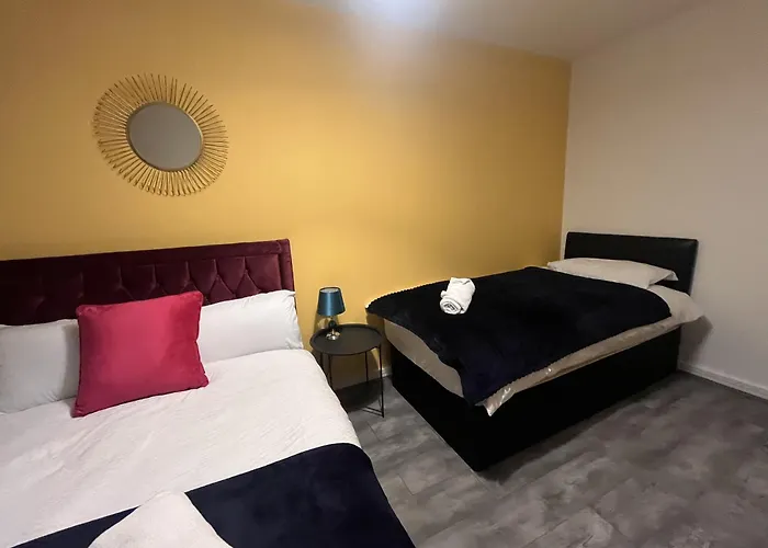 Stylish 2 Bedroom City Centre Apartment Sleeps 6 With Free Convenient Bullring , Grand Central Parking