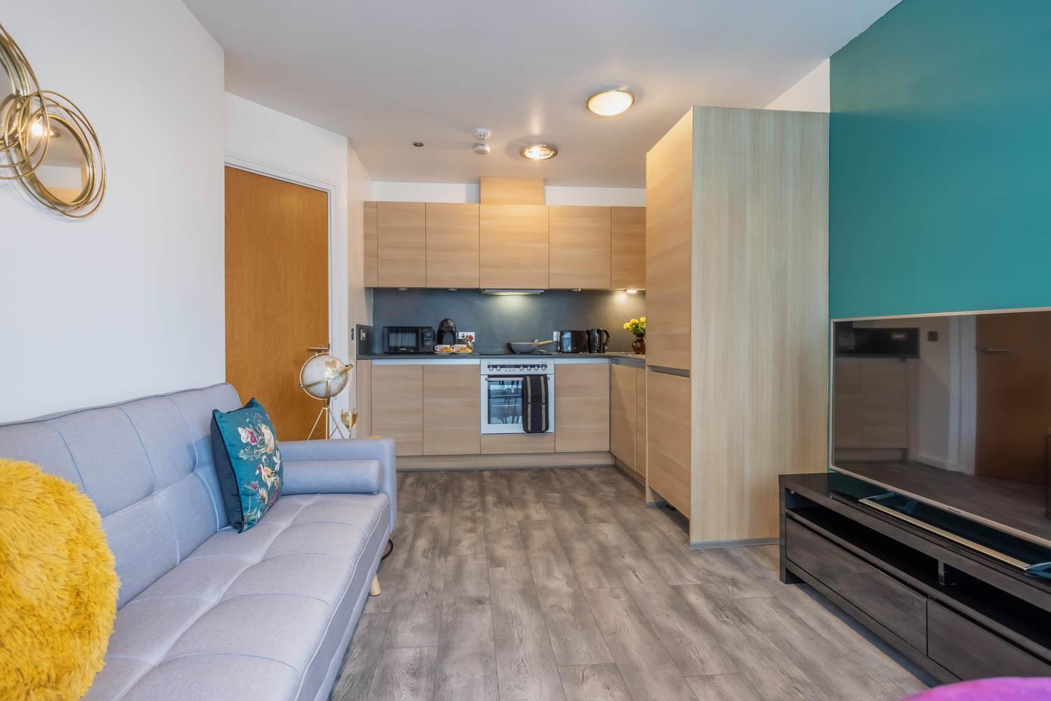 Stylish 2 Bedroom Centre With Free Convenient Bullring , Grand Parking Apartment *