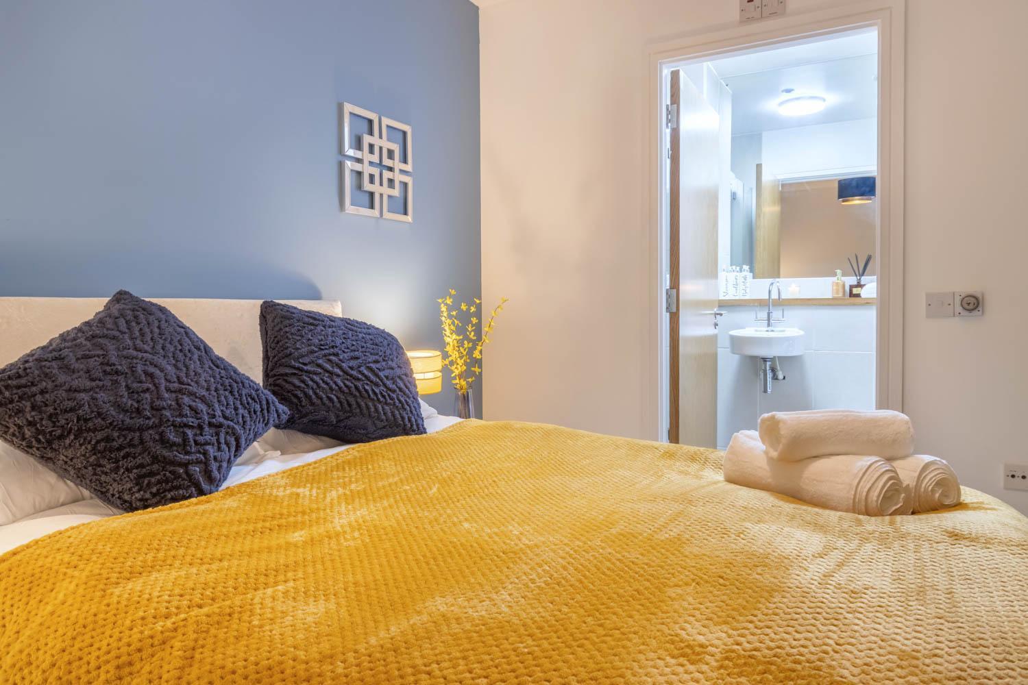 Stylish 2 Bedroom Centre With Free Convenient Bullring , Grand Parking