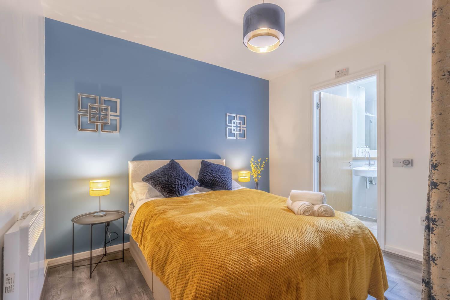 Stylish 2 Bedroom Centre With Free Convenient Bullring , Grand Parking Apartment
