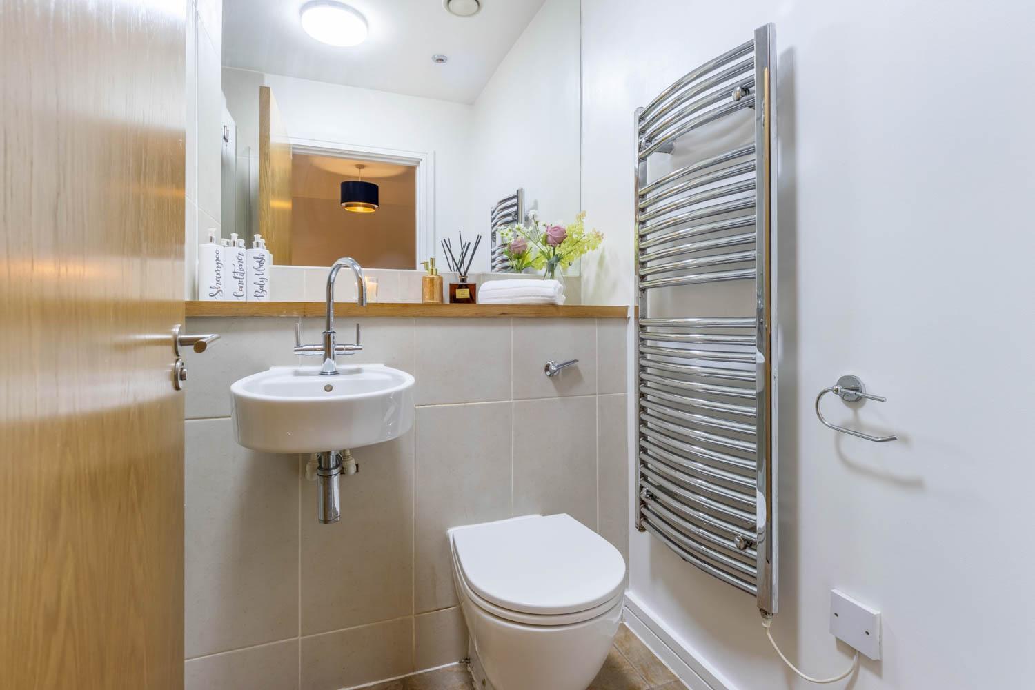Stylish 2 Bedroom Centre With Free Convenient Bullring , Grand Parking Apartment