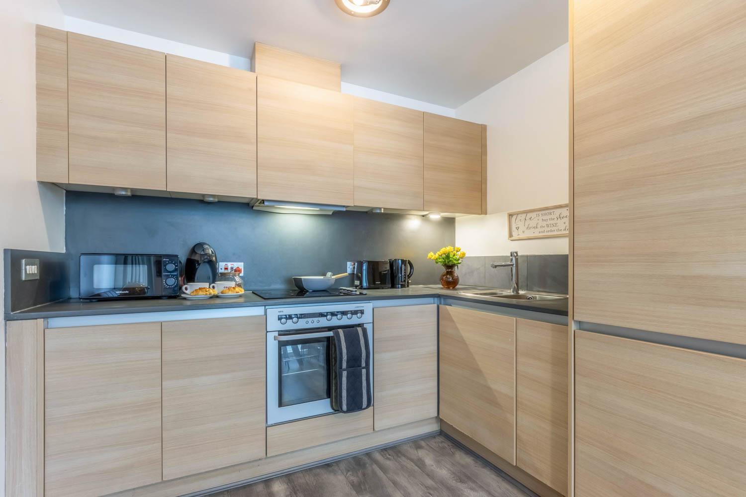 Stylish 2 Bedroom Centre With Free Convenient Bullring , Grand Parking Apartment