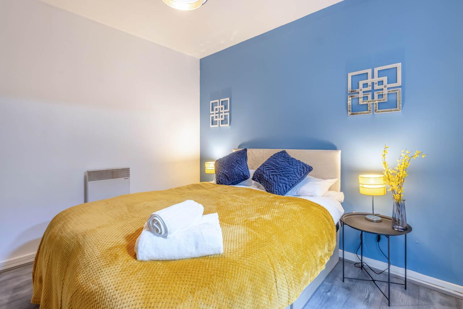 Apartment Stylish 2 Bedroom Centre With Free Convenient Bullring , Grand Parking *