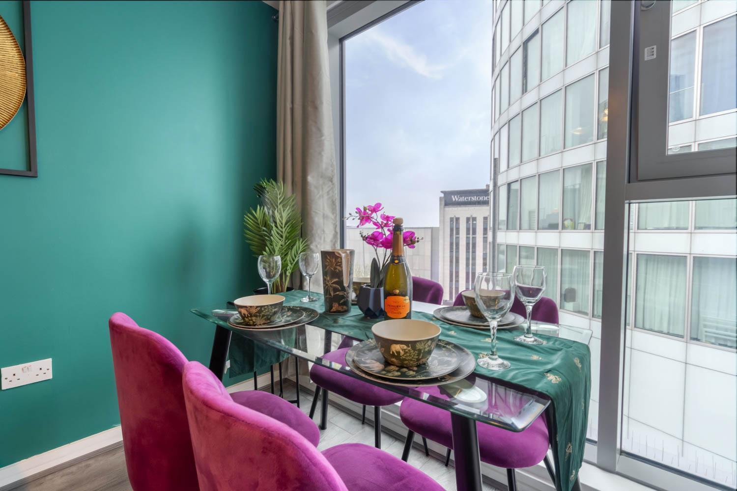 Stylish 2 Bedroom Centre With Free Convenient Bullring , Grand Parking