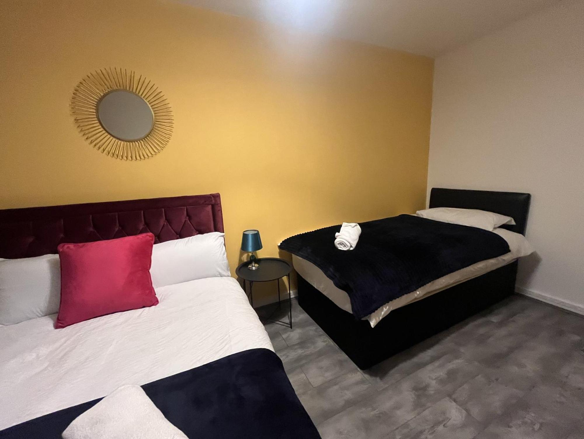 Apartment Stylish 2 Bedroom Centre With Free Convenient Bullring , Grand Parking