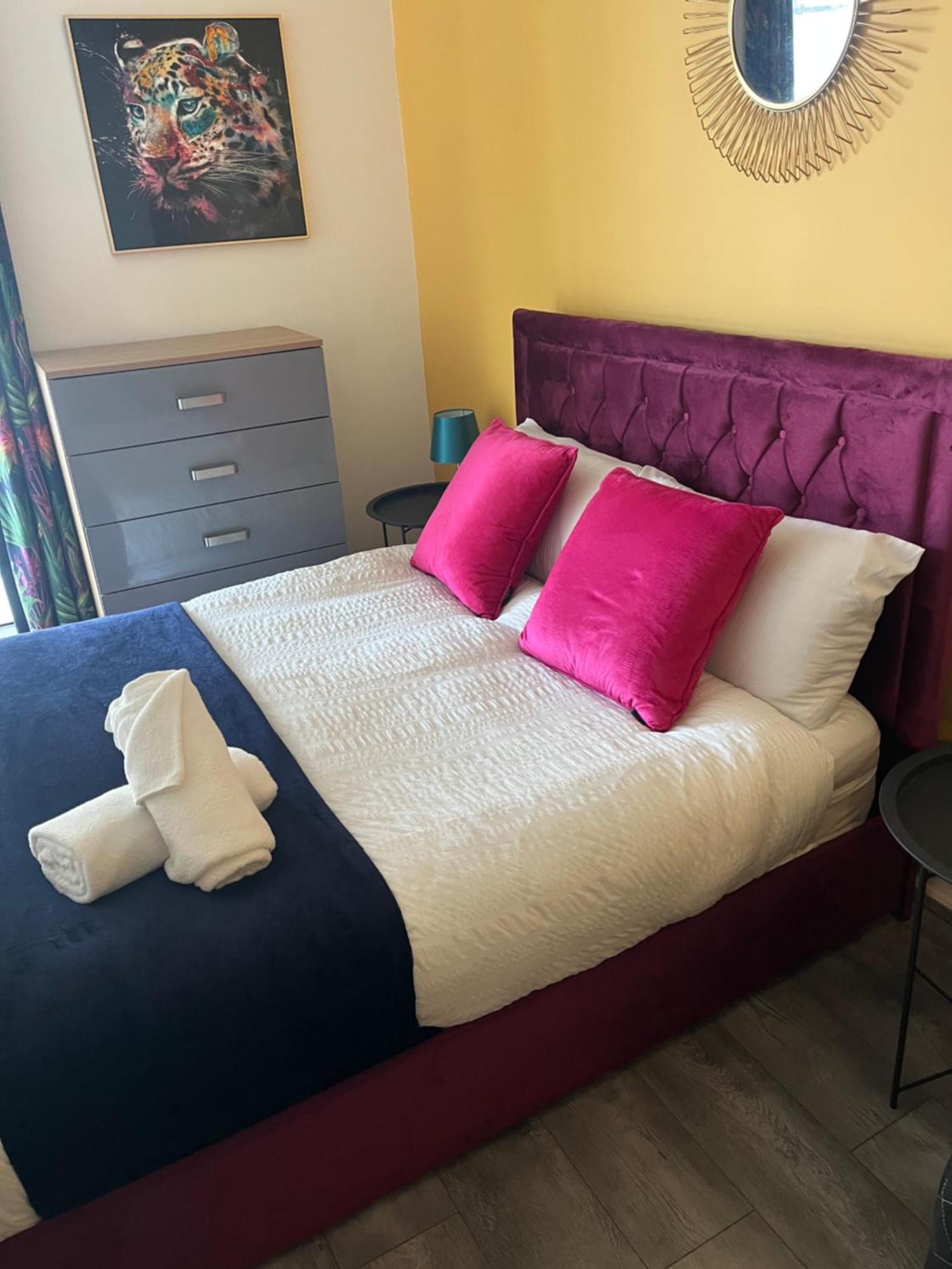 Stylish 2 Bedroom Centre With Free Convenient Bullring , Grand Parking